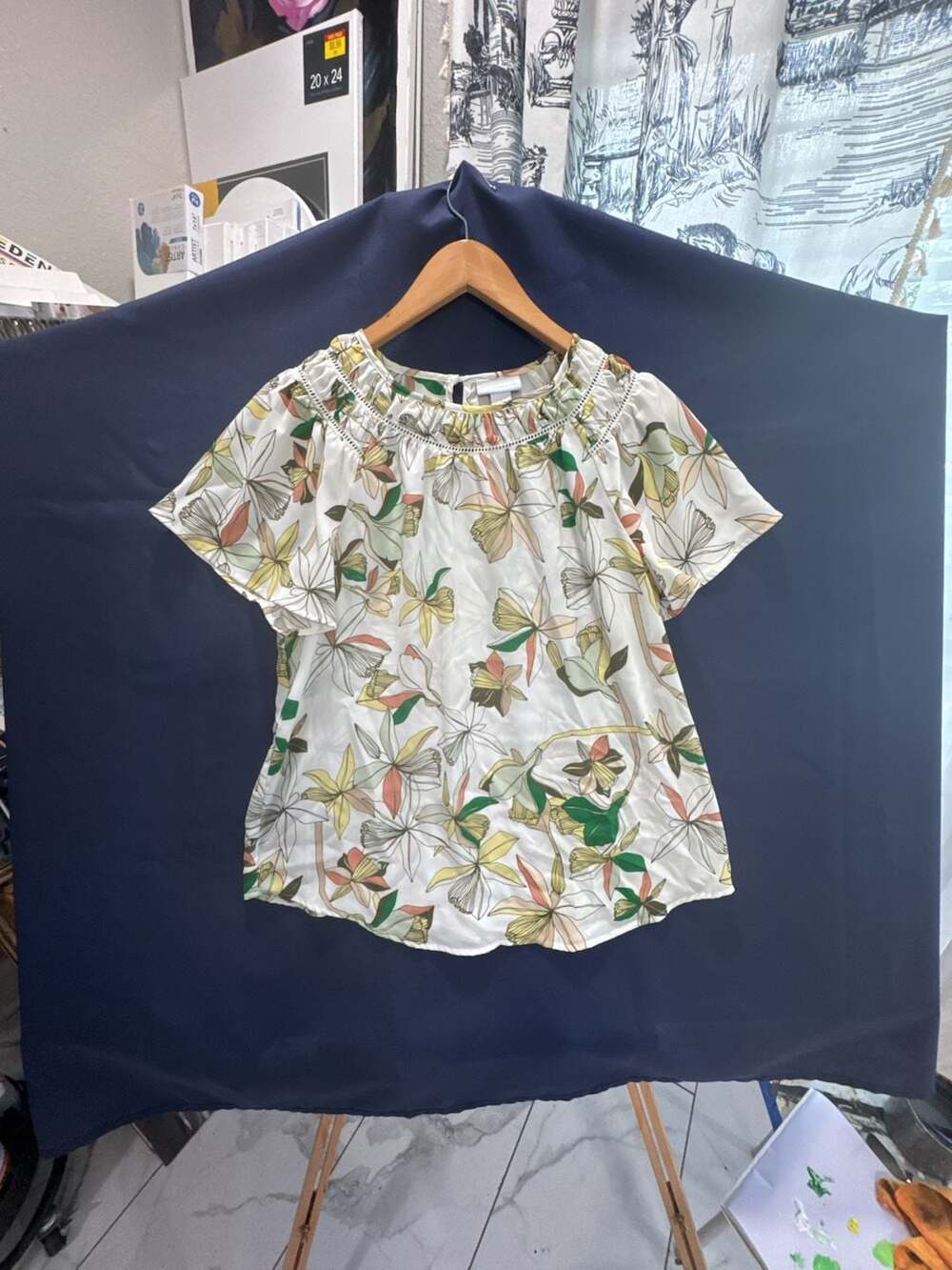 Liz Claiborne Floral Flutter Sleeve Top Size small Ladder Lace White Multi Hippi